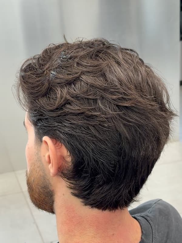 Μακρύ flow με γενειάδα, από πίσω